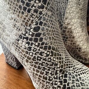 Diba tree women’s leather boots - snake print